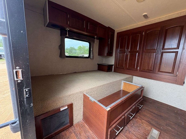 2015-rockwood-2608ws-travel-trailer-image-25