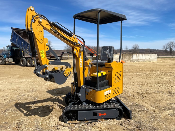 #901-•-new-land-hero-me18-mini-excavator-image-1