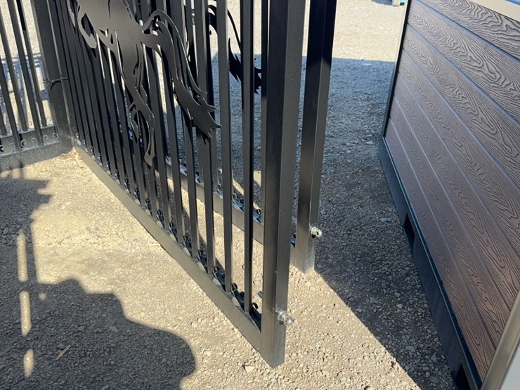 #1087-•-14'-bi-parting-wrought-iron-gate-w/-horse-scene-image-8