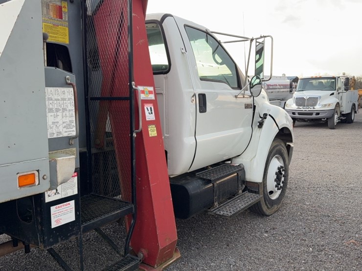 2006-ford-750-image-6