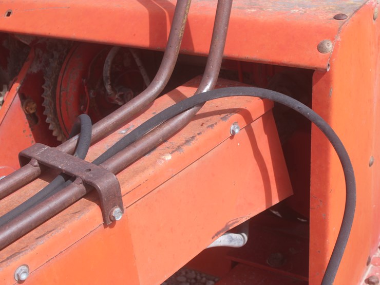 international-830-image-22