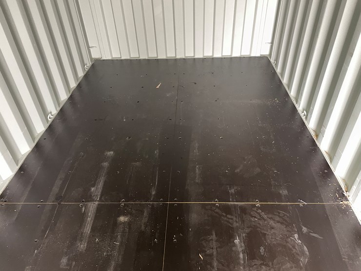 #115-•-20'-shipping-container-image-10