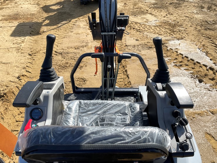 #1032-•-new-ats-me18-mini-excavator-image-12