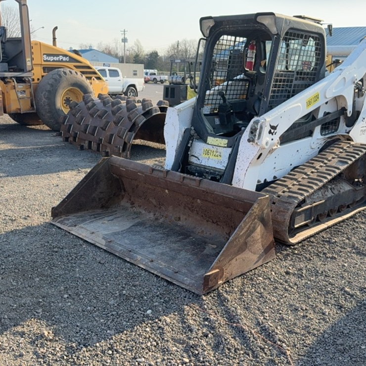 2017 BOBCAT T740
