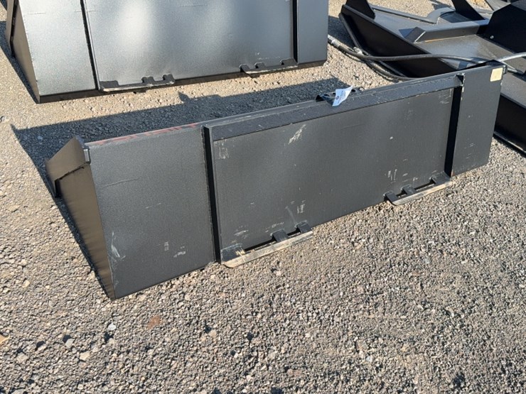 #2074-•-trubilt-72"-skid-steer-smooth-bucket-image-3