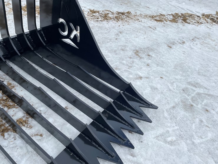 #2045-•-skid-steer-mount-72"-fine-tooth-skeleton-bucket-image-8