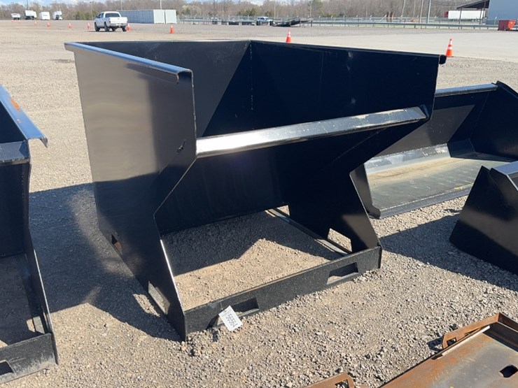 #1059-•-medium-skid-steer/-forklift-dumpster-image-5