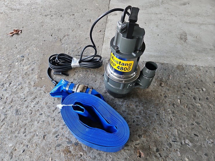 mustang-m4800-submersible-pump-image-1