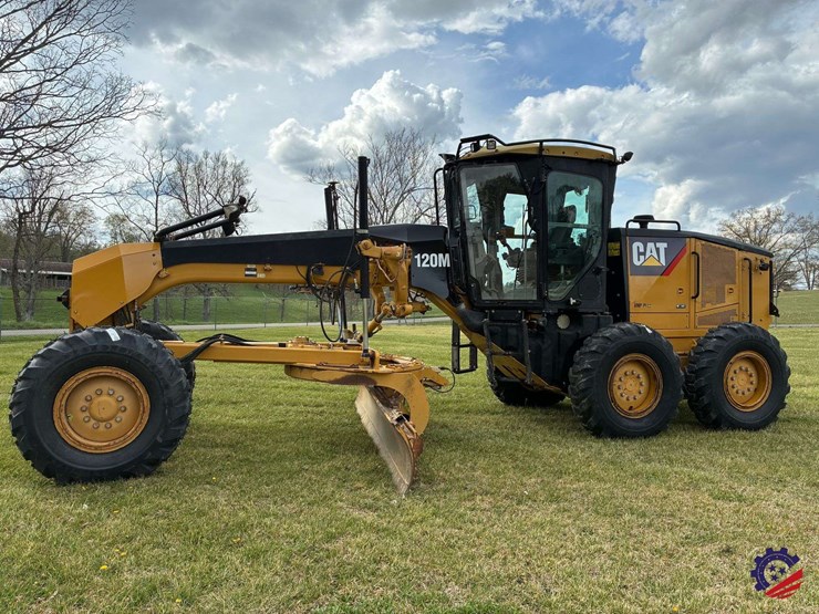 2010-caterpillar-120m-image-1