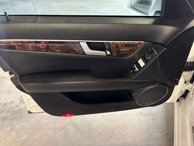 2013-mercedes-benz-c250-4-door-sedan-(123,035-miles)-image-9