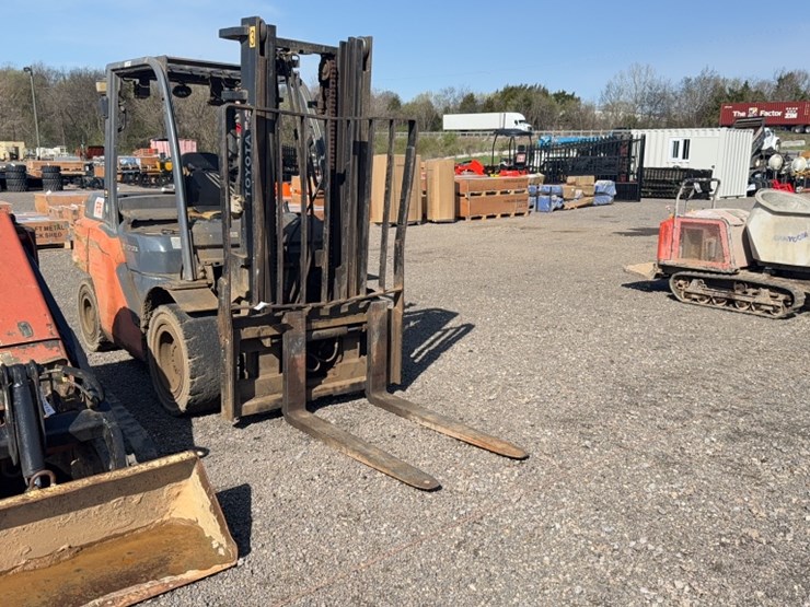 toyota-8fd35u-image-3