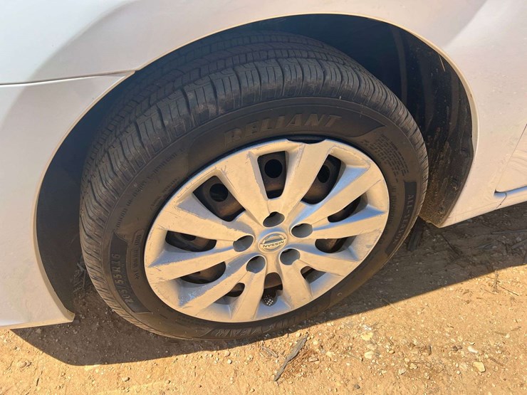 2017-nissan-sentra-sv-4-door-sedan-(169,691-miles)-image-24