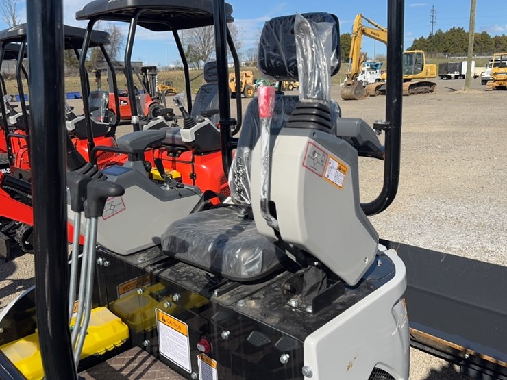 #1093-•-2025-ats-nt18k-mini-excavator-image-13