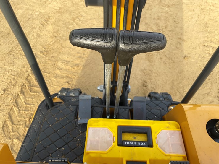 #1038-•-new-ats-rt15r-mini-excavator-image-14