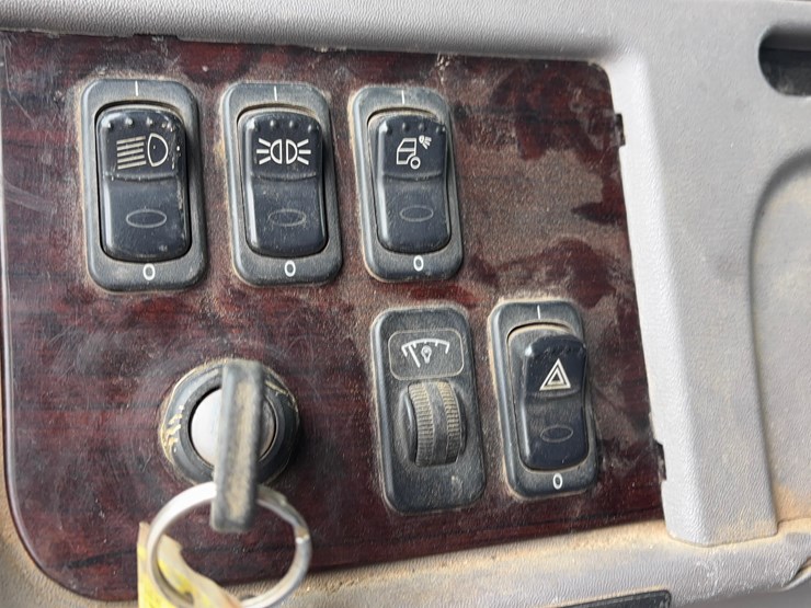 2014-peterbilt-389-image-37