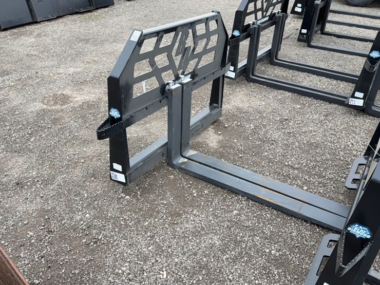 #2023-•-blue-diamond-48"-skid-steer-pallet-forks-image-1