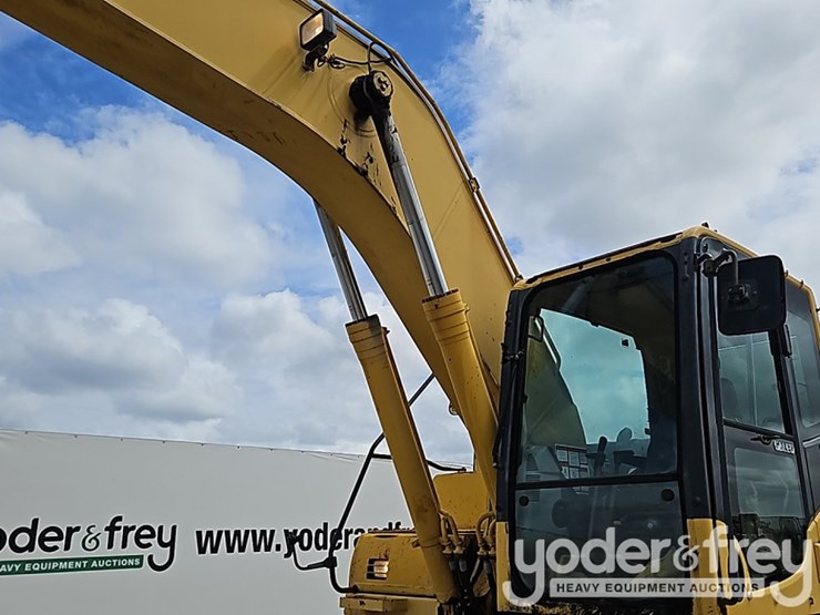 2007-komatsu-pc220-lc-8-image-19