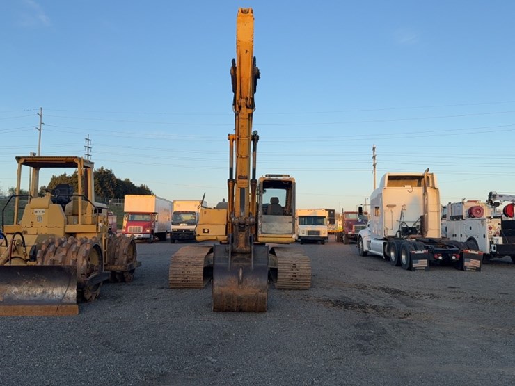 komatsu-pc220-lc-image-2