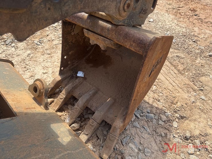 2017-takeuchi-tb240-image-14