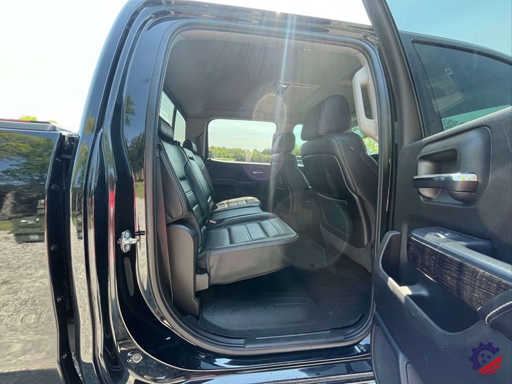 2015-gmc-3500-image-48