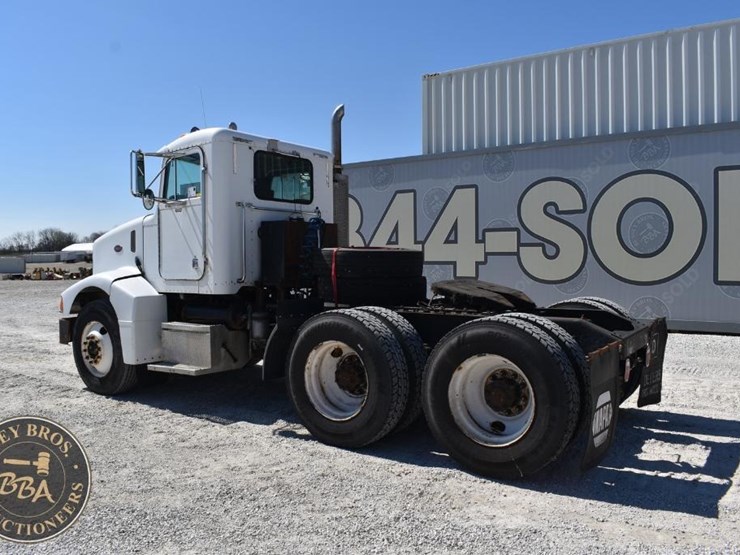 2002-peterbilt-385-image-7