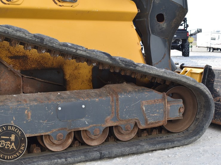 2021-deere-333g-image-33