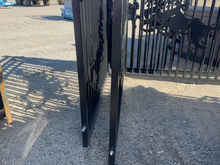 #1086-•-14'-bi-parting-wrought-iron-gate-w/-horse-scene-image-6