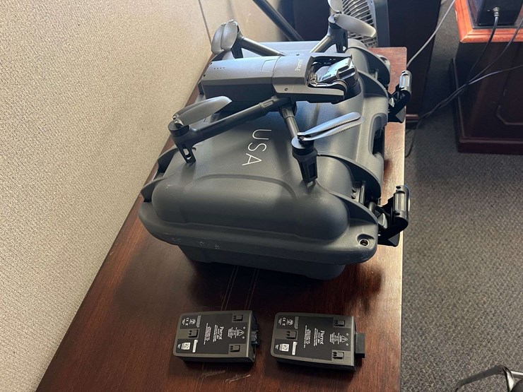 parrot-anafi-usa-foldable-drone-with-4k/thermal-camera-image-3