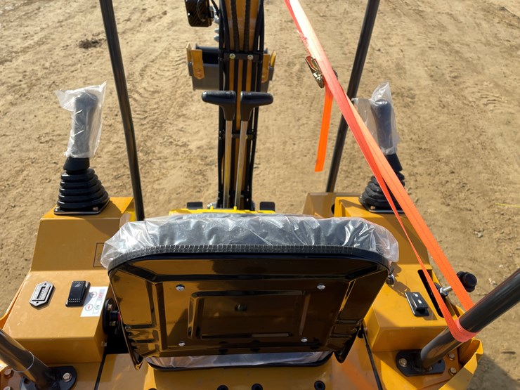 #1036-•-new-ats-rt15r-mini-excavator-image-9