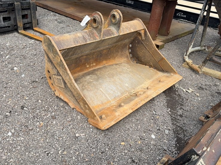 caterpillar-60-image-1