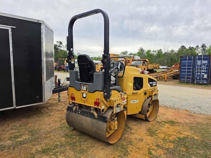 2015-caterpillar-cb24b-image-4