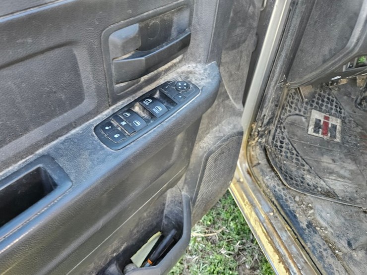 2012-dodge-ram-2500-image-21