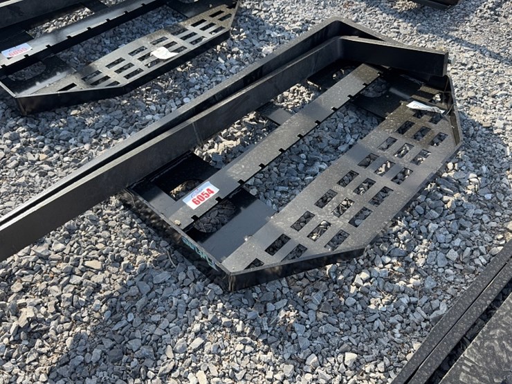 #6054-•-future-48"-skid-steer-pallet-forks-image-1