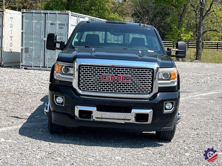 2015-gmc-3500-image-13