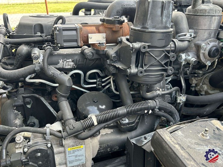 2013-ud-ud3300-s/a-garbage-truck-image-26