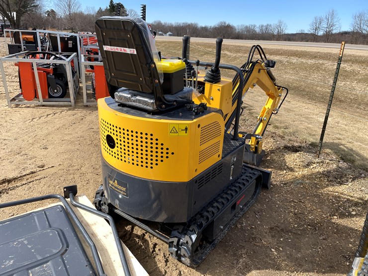 #900-•-landhonor-mini-excavator-image-5