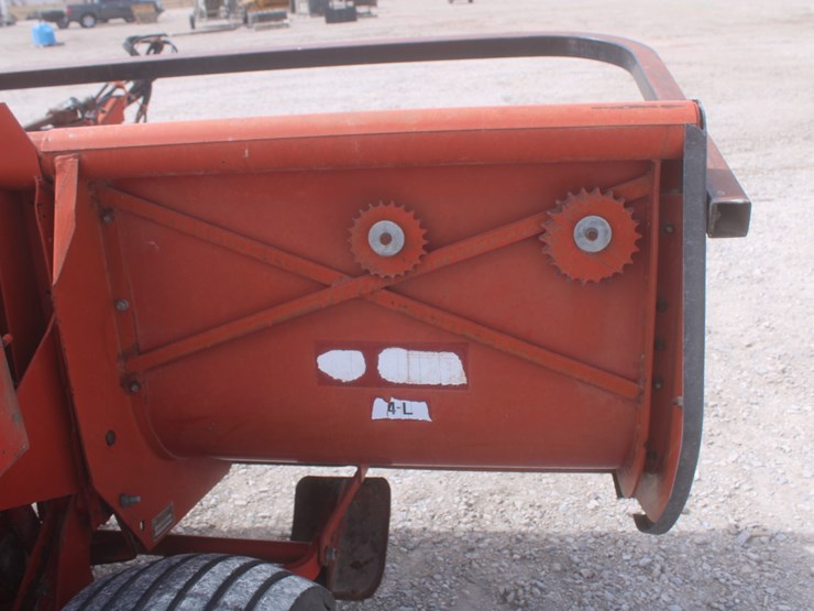 international-830-image-30