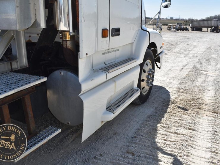 1999-volvo-vnl64t300-image-29