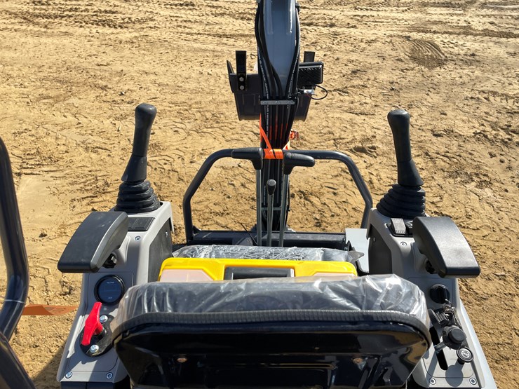 #1031-•-new-ats-me18-mini-excavator-image-12