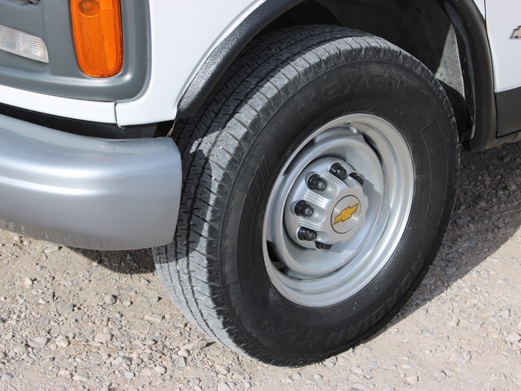 2001-chevrolet-express-3500-image-12