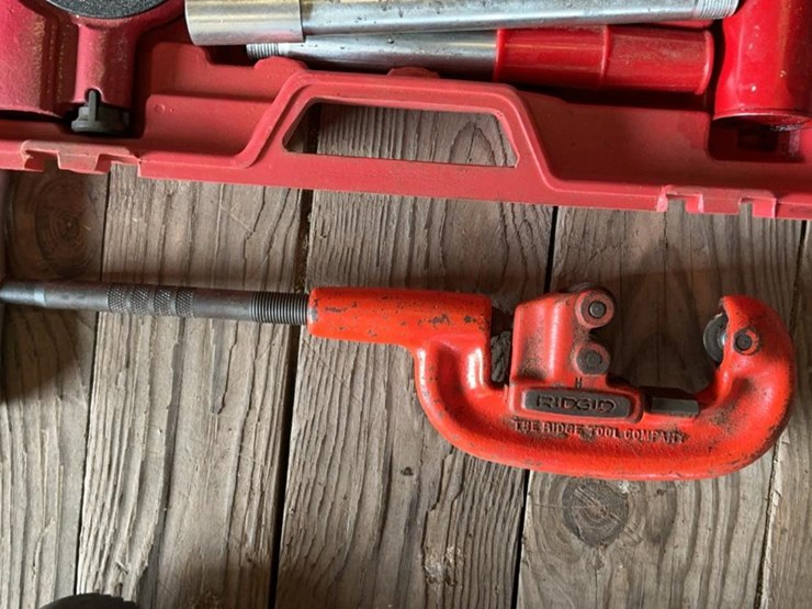 #102-•-pipe-threading-tools-image-2