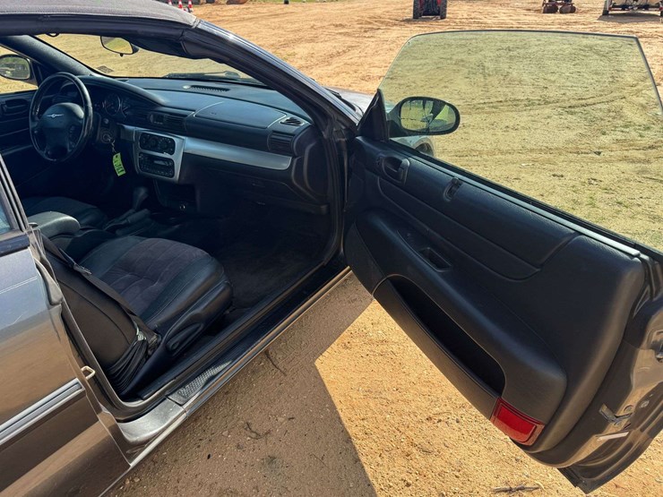 2005-chrysler-sebring-touring-convertible-coupe---87,039-miles-image-18