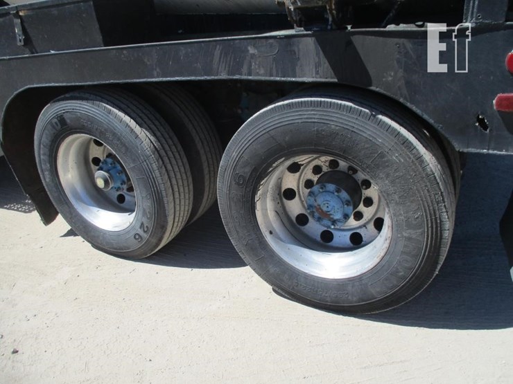 2009-freightliner-columbia-120-image-24