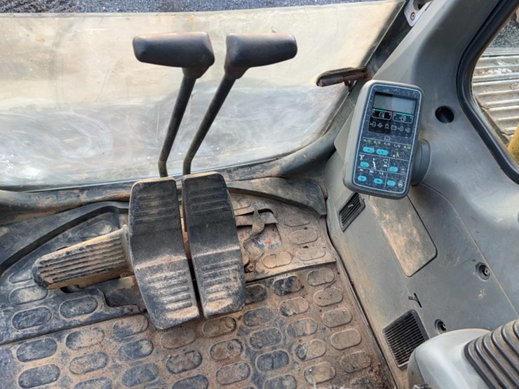 komatsu-pc220-lc-image-17