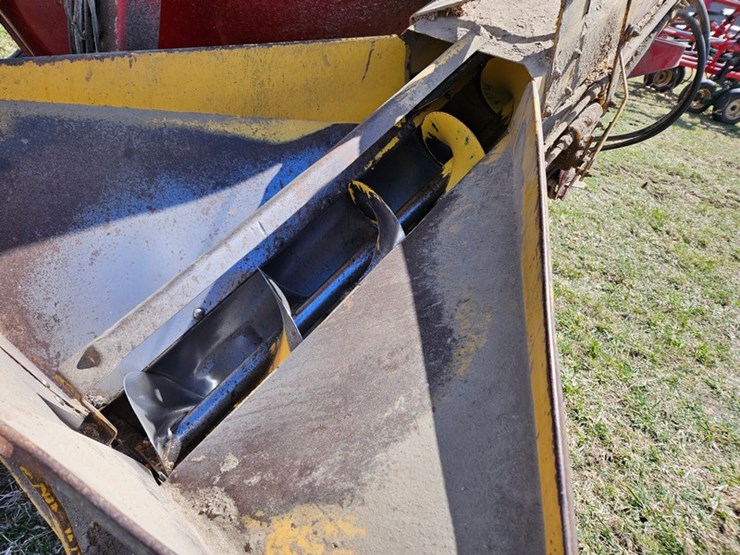 new-holland-355-image-25