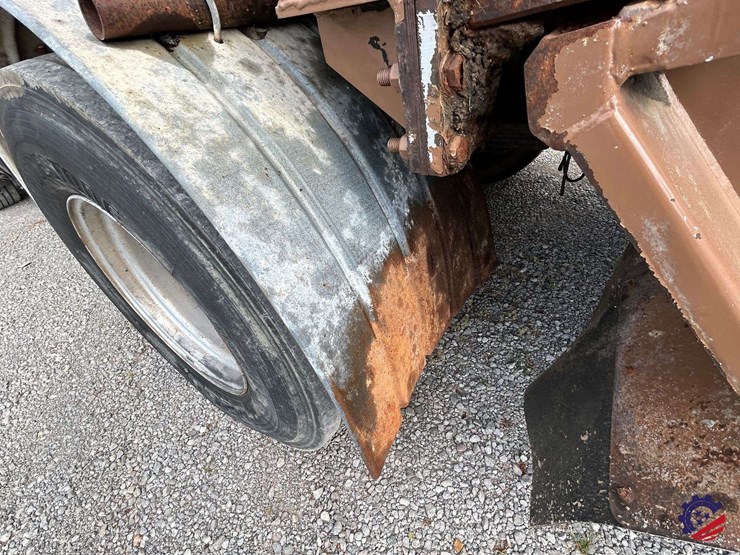 2013-ud-ud3300-s/a-garbage-truck-image-50