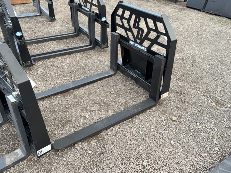#2033-•-blue-diamond-42"-dingo-pallet-forks-image-1
