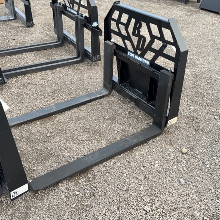 #2033 • BLUE DIAMOND 42" DINGO PALLET FORKS