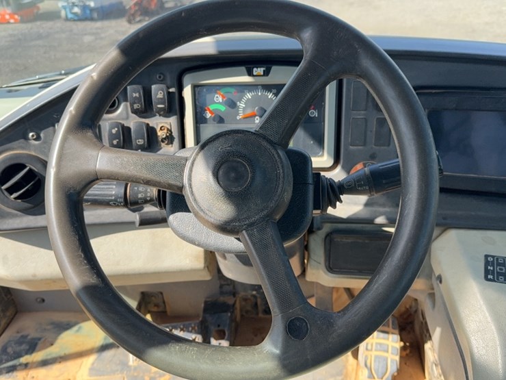 2017-caterpillar-745-image-16