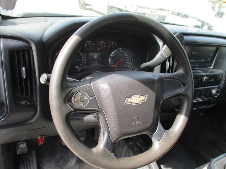 2017-chevrolet-3500hd-image-11